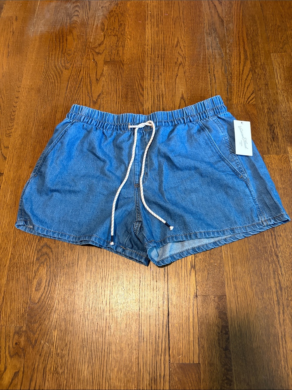 Universal Tread Target Viral Denim Drawstring Pull on Women’s Shorts - NWT